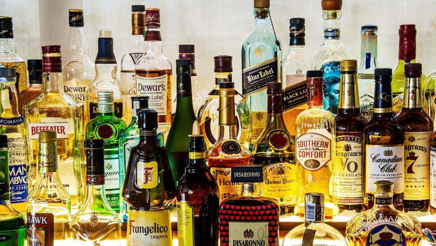 How do you ensure a secure transaction when buying liquor online?