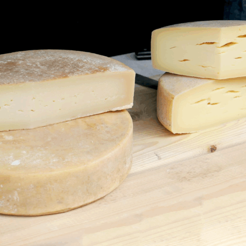 Bulk Buying vs. On-Demand: What’s the Best Strategy for Your Cheese Supply?