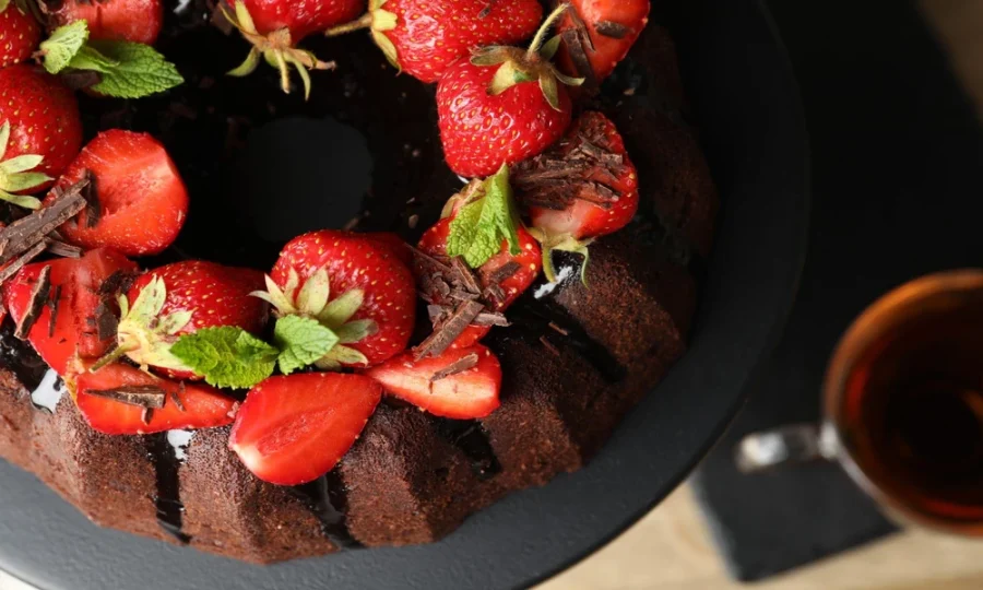 Why a Chocolate Strawberry Cake Is a Popular Choice for Events
